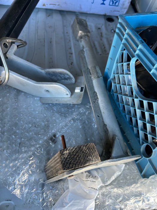Used cheetah  motor mount hobie 18